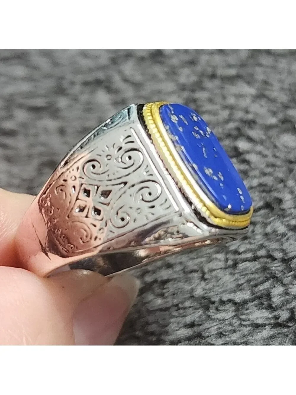 N/A silvertone ring